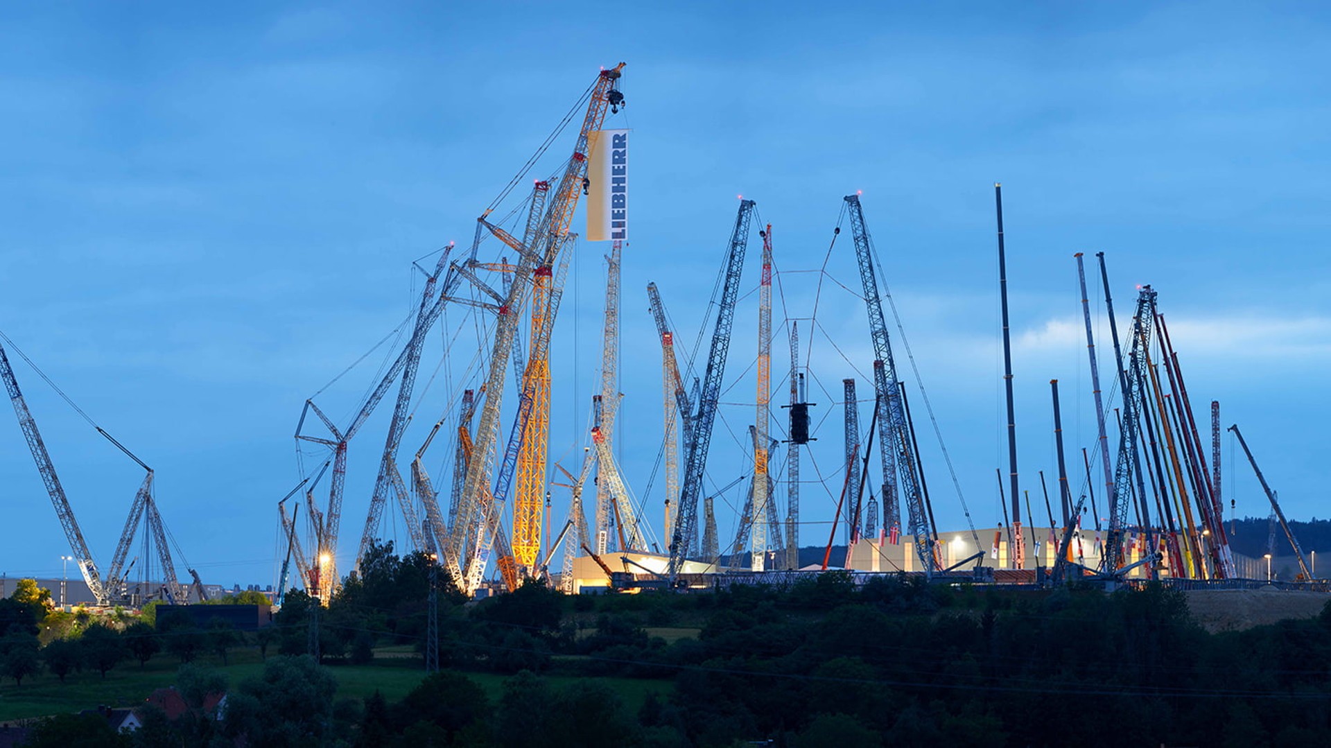 lwe-liebherr-customer-magazine-customer-days-spider-skyline-min