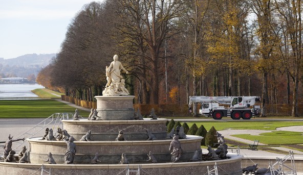 liebherr-ltm-1060-3-1-bkl-herrenchiemsee-fountain