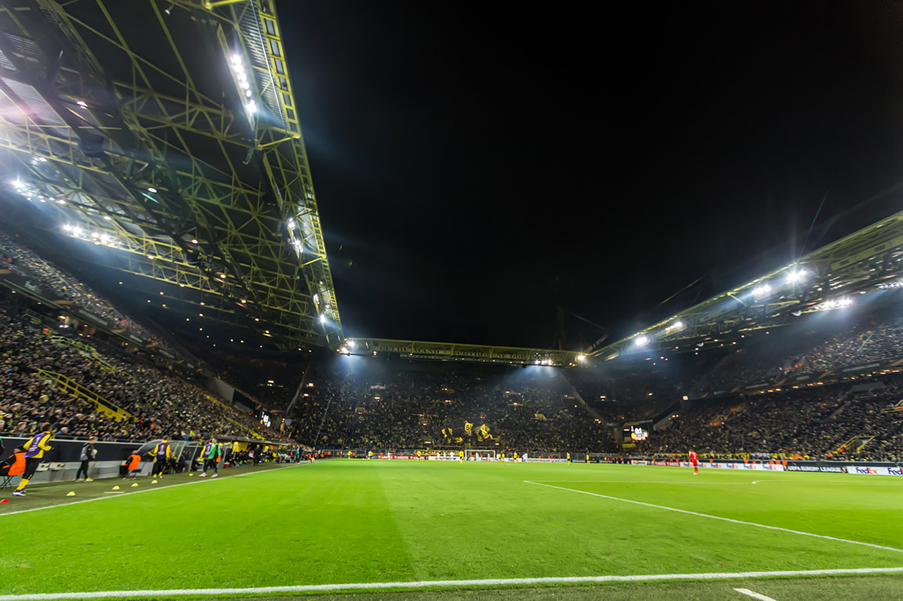 liebherr-bvb-signal-iduna-park-1265x843