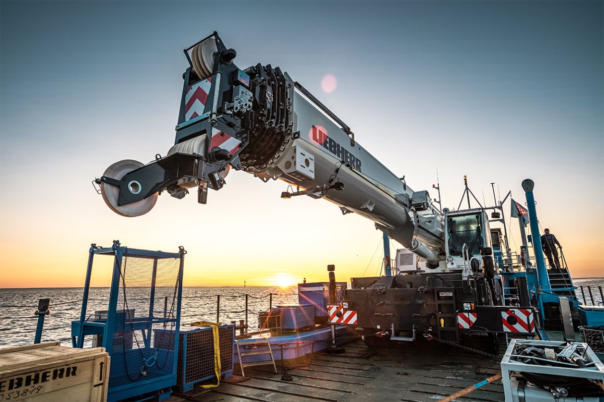 liebherr-lrt-1090-2-1-helgoland-transport-1265x843