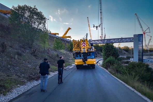 liebherr-upload-curtain-filming-1265x843