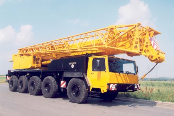 liebherr-upload-milestone-first-crane-1265x843