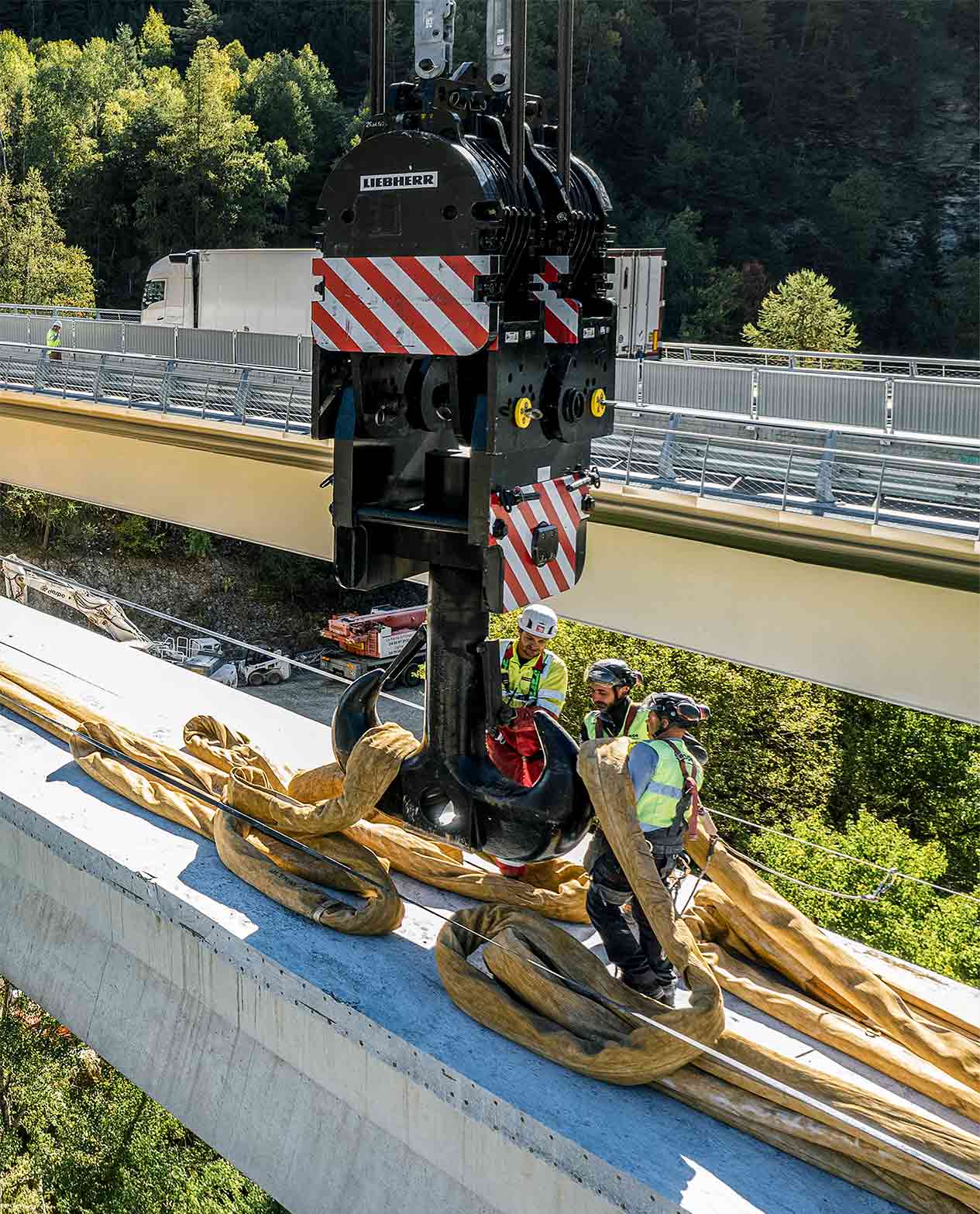 liebherr-lwe-upload-logistical-masterpiece-in-the-alps-huge-1265x1567