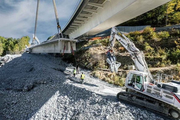 liebherr-lwe-upload-logistical-masterpiece-in-the-alps-under-bridge-1265x843