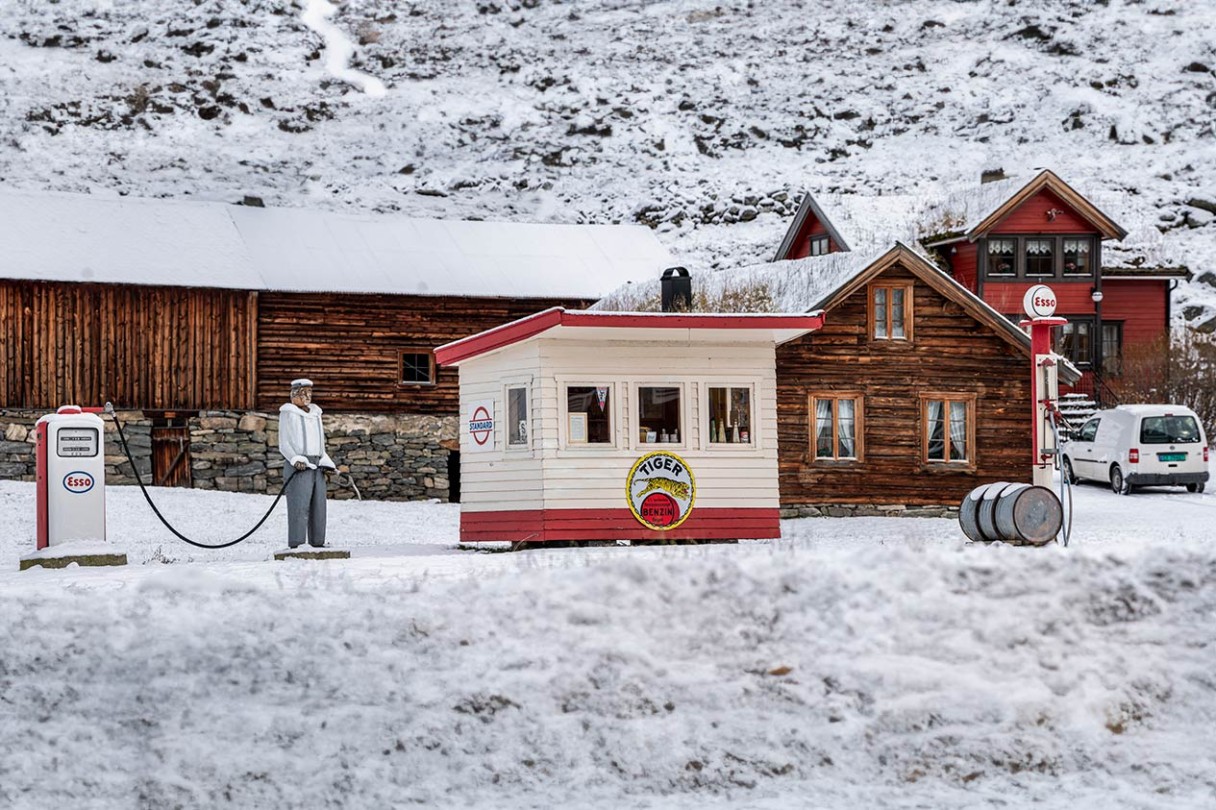 liebherr-lwe-upload-norway-service-petrol-station-1265x843