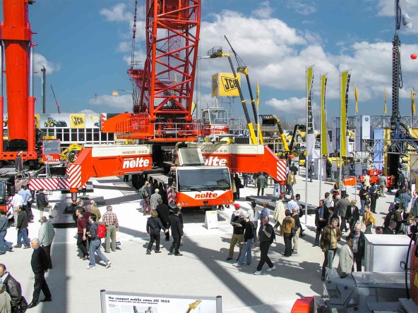 liebherr-lwe-upload-the-legend-grows-bauma-2004-1920x1440