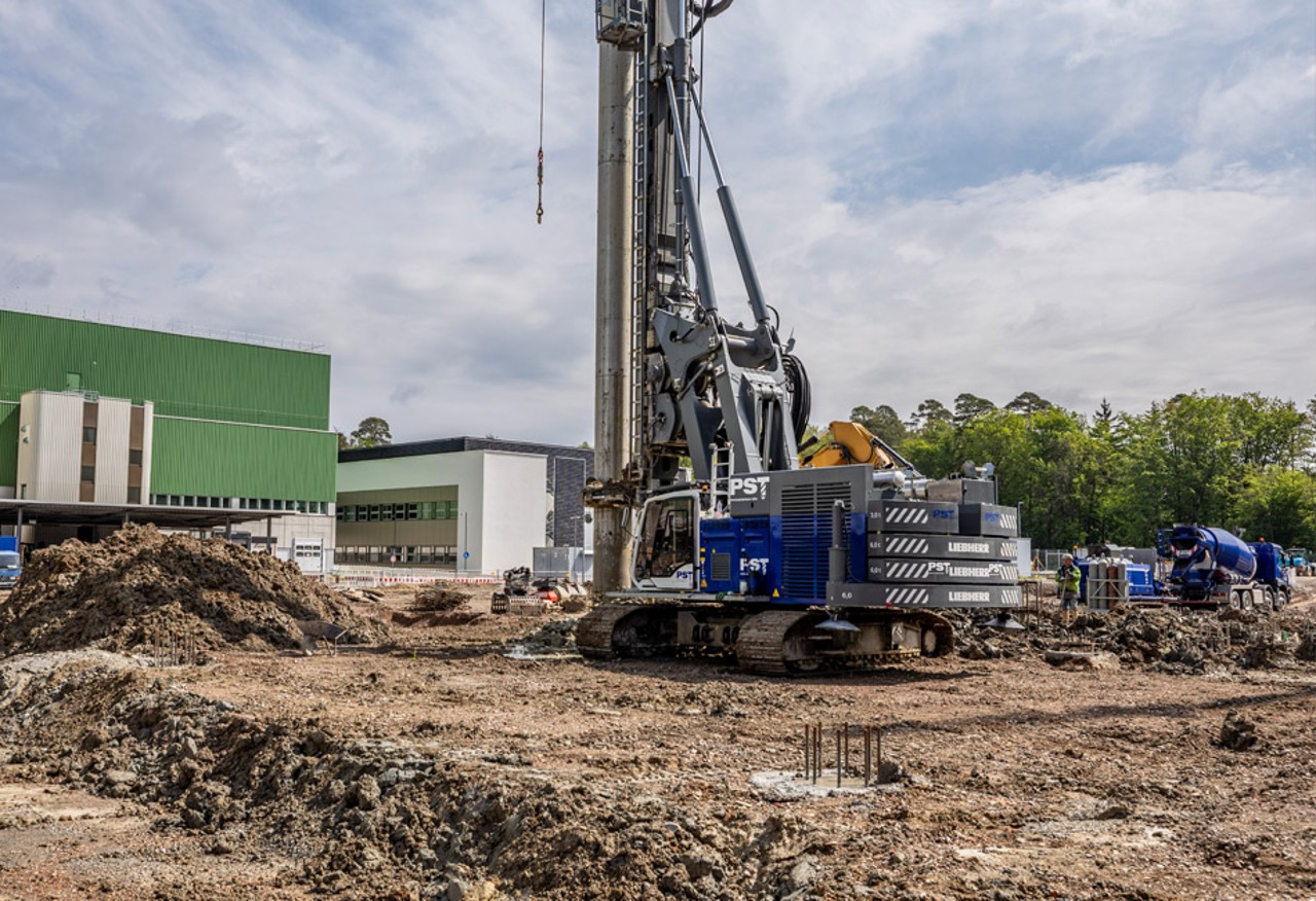 liebherr-lrb-construction-site