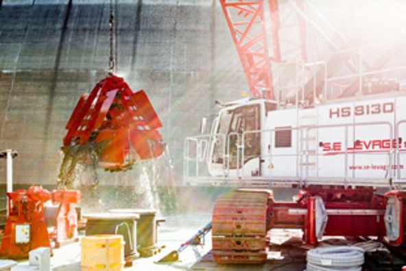 liebherr-HS-8130-HD-crawler-excavator-in-dredging-application-swiss-alps-reservoir-staudamm