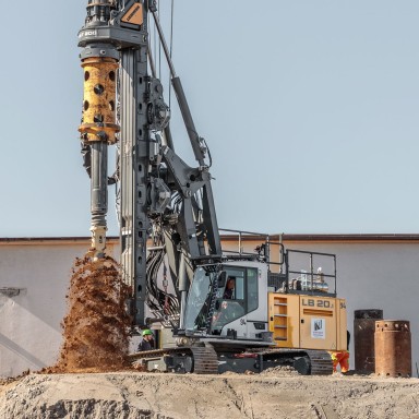 libeherr-spezialtiefbau-deep-foundation-drehbohrgeraete-drilling-rigs-min