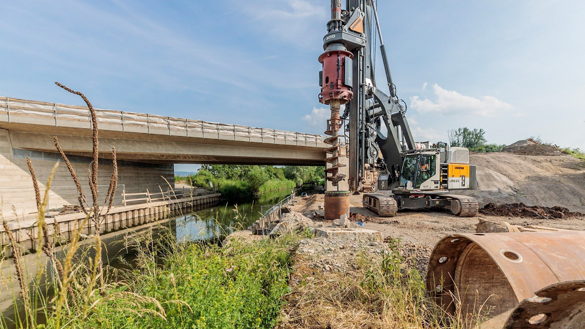 liebherr-lrb-23-ramm-und-bohrgeraet-piling-and-drilling-rig-stage-min