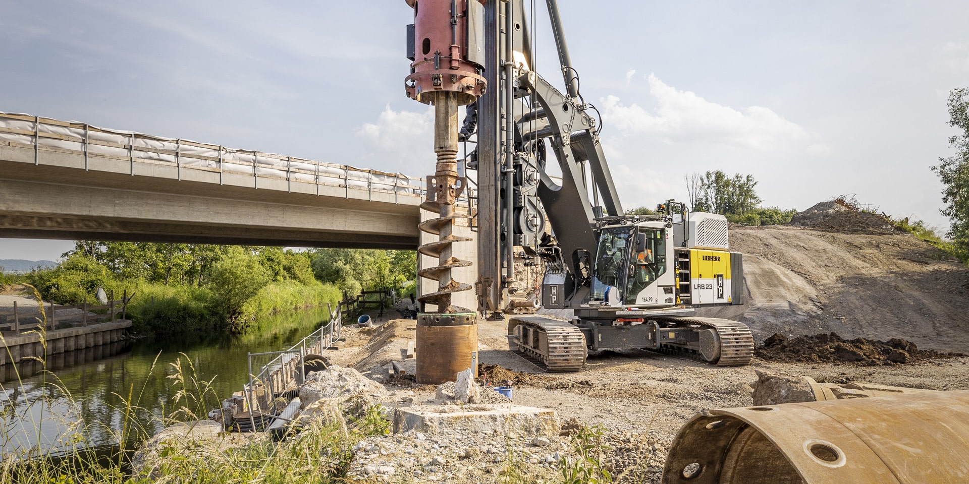 liebherr-piling-and-drilling-rigs-lrb-23-series-ramm-und-bohrgeraete-new-design-stage-min