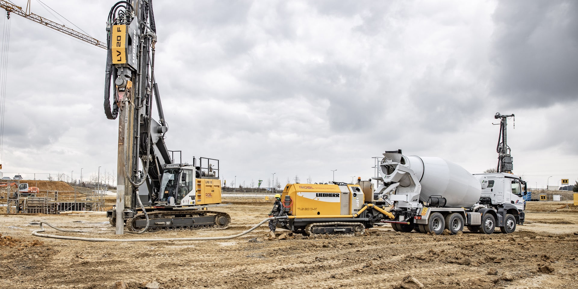 Combined piling and drilling rigs | Liebherr