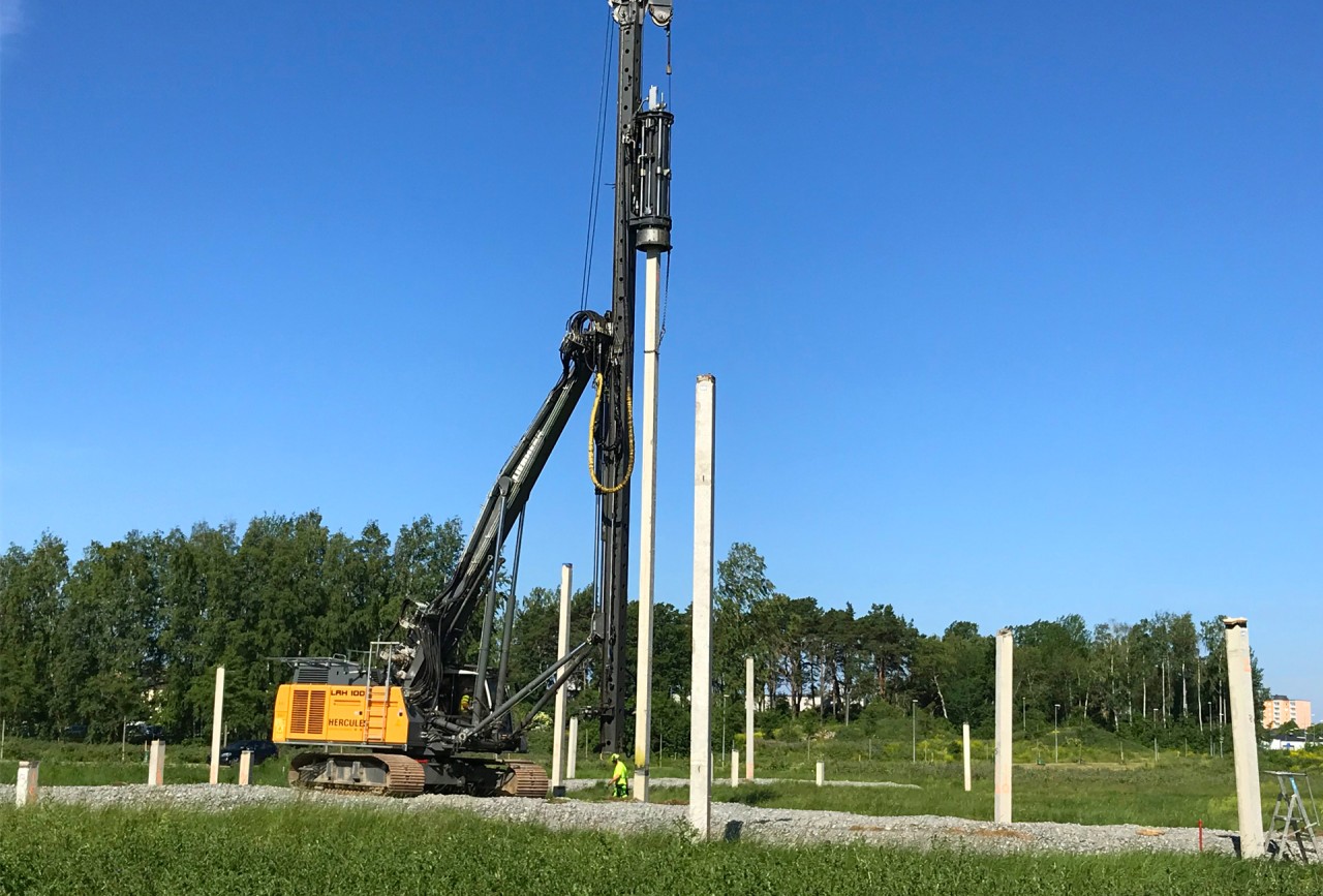 liebherr-lrh-100-piling-rig-concrete-piles