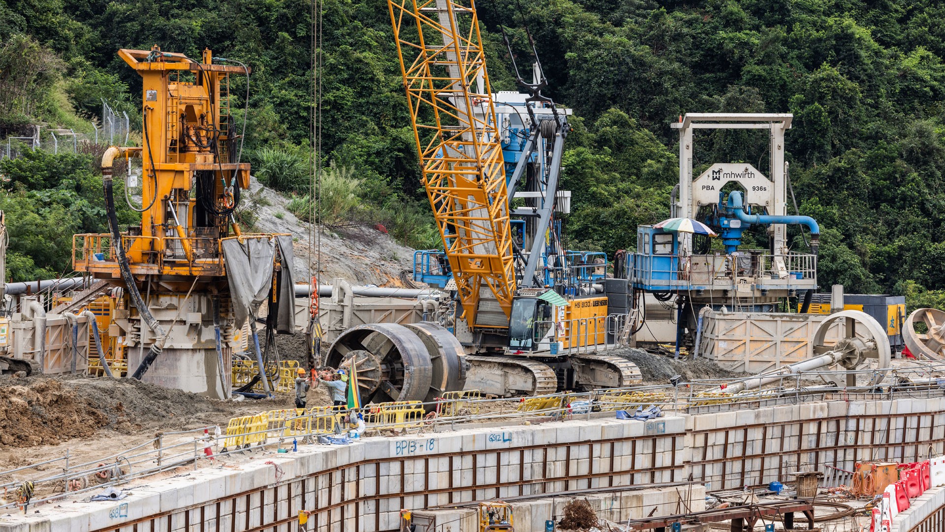 Reverse circulation drilling | Liebherr deep foundation