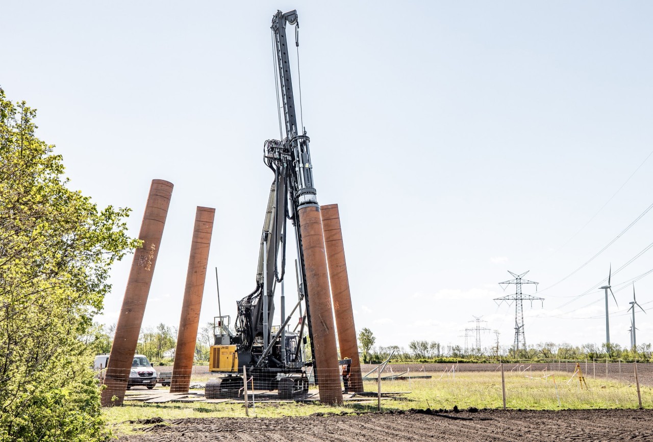 liebherr-pile-driving-methods-schlagen-impact-driving-fertigbetonpfahl-precast-steel-pipes-stahlrohre-min