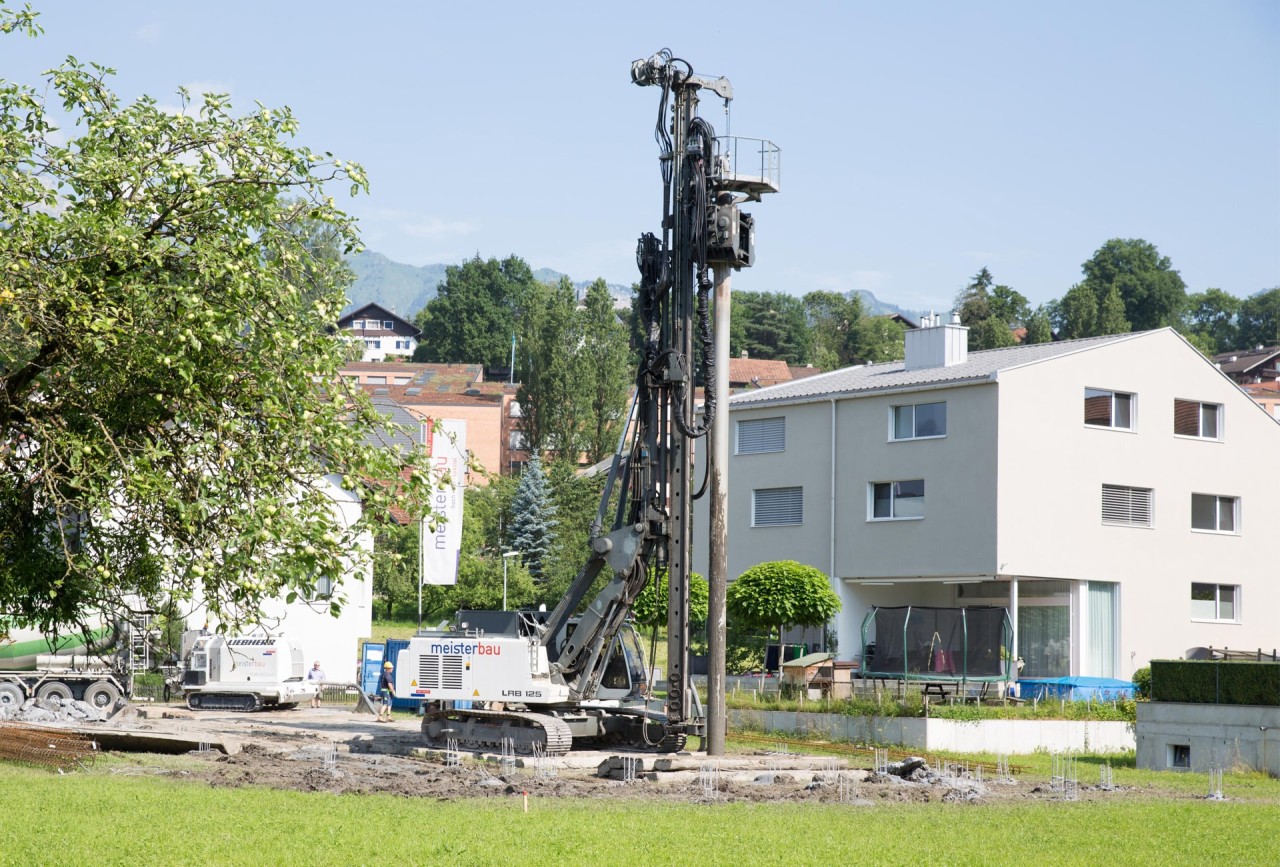 liebherr-pile-driving-methods-vibrating-guertel-ruettler-min