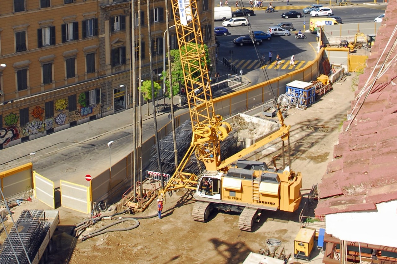 liebherr-schlitzwand-fraese-schlitzen-slurry-wall-diaphragm-slotted-hydromill-continuous excavation-suspension-supported-trench