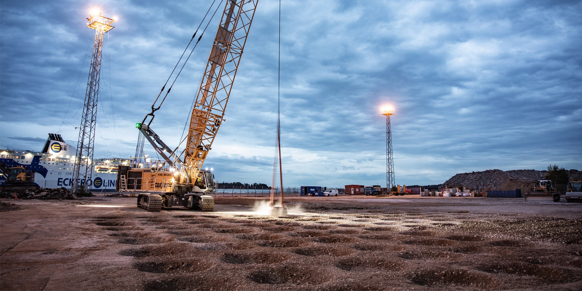 Dynamic soil compaction | Liebherr deep foundation