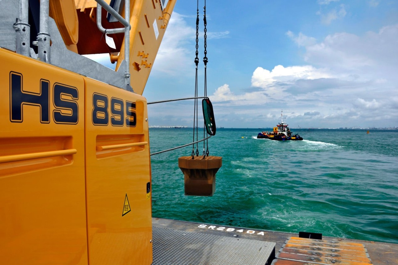 liebherr-dynamische-unterwasserverdichtung-dynamic-compaction-under-water