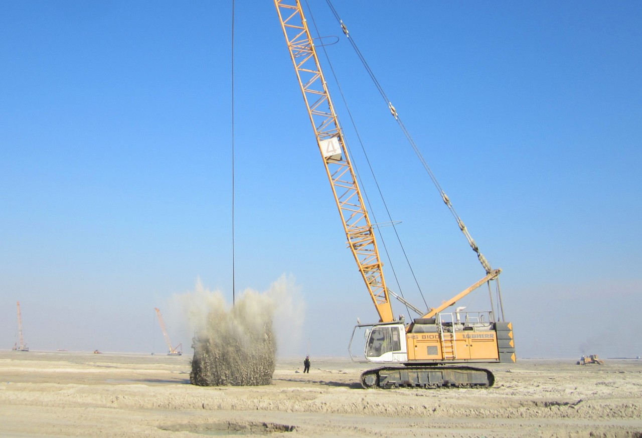 liebherr-impact-compaction-fallplattenverdichtung-duty-cycle-crawler-crane-seilbagger-several-impact-blows