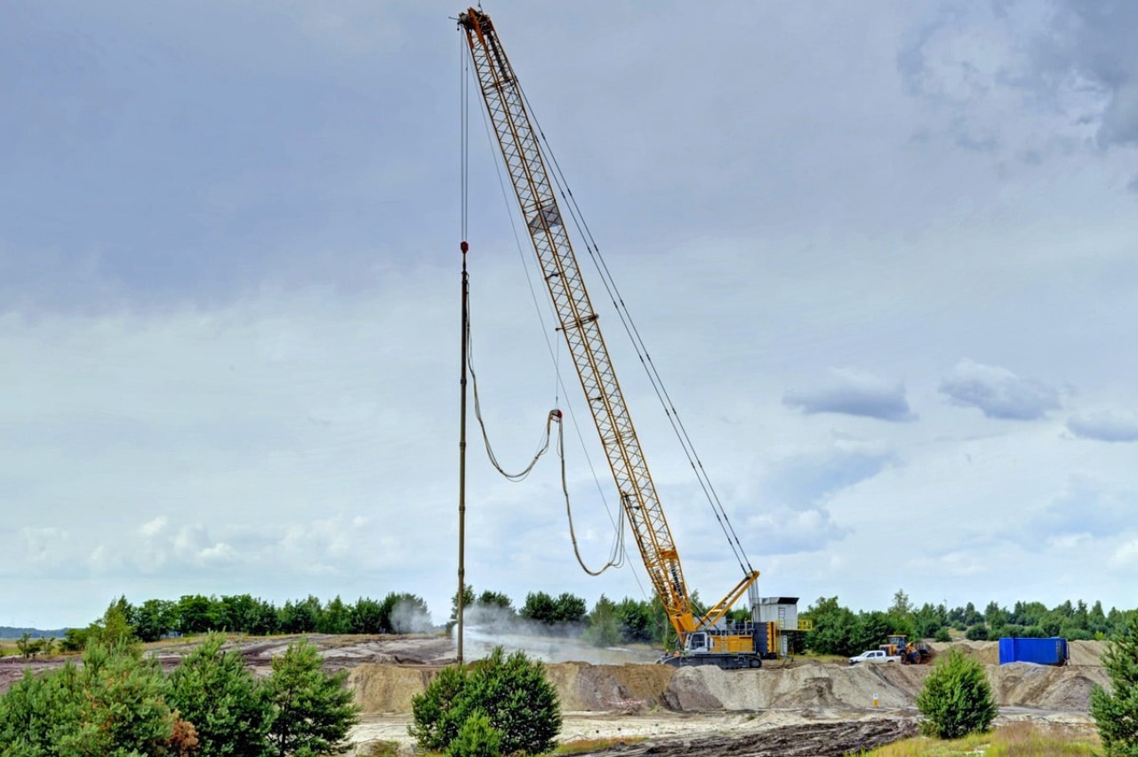 liebherr-deep-foundation-tiefenrütteln-deep-vibrator-reinforced-cylindrical-ground-structures