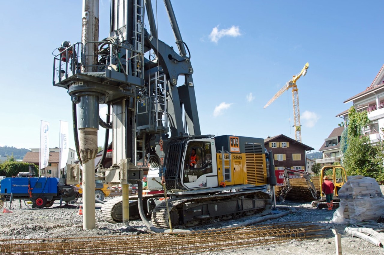 liebherr-vollverdraengerbohren-full-displacement-drilling-deep-foundation-LRB355-piling-and-drilling-rig