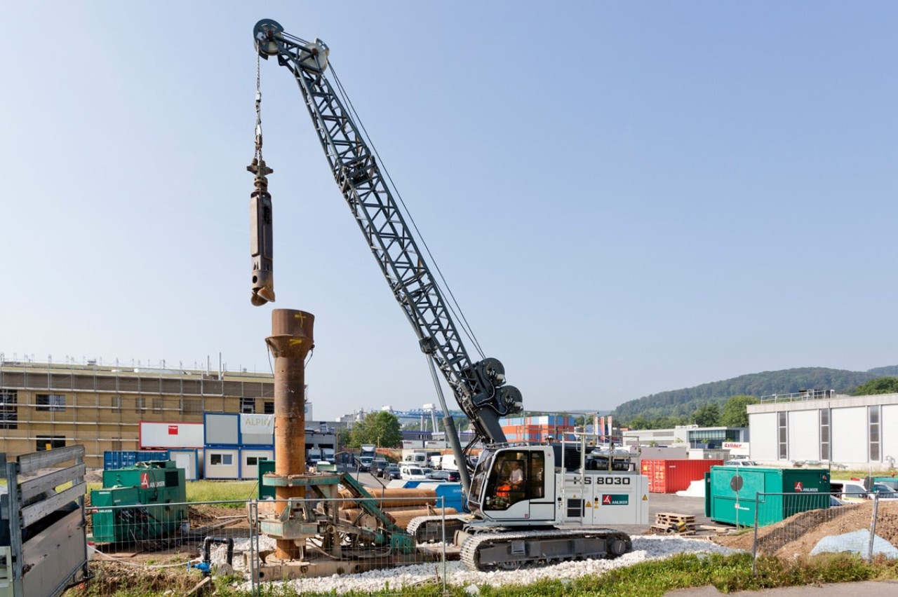 liebherr-greiferbohren-hammer-grab-HS-8030-hydroseilbagger-duty-cycle-crawler-crane-verrohrungsmaschine-casing-oscillator