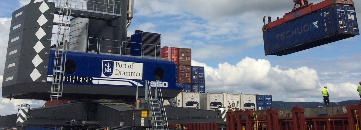 stage-liebherr-lhm-550-mobile-harbour-crane-container-handling-pactronic-port-of-drammen-norway