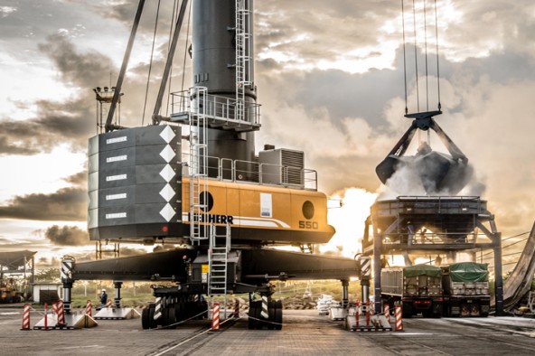 liebherr-lhm-550-mobile-harbour-crane-bulk-handling-slewing-platform-puerto-caldera-costa-rica-2