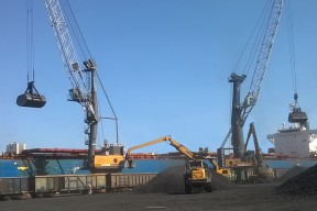 liebherr-mobile-harbour-cranes-lhm-280-lhm-400-material-handler-lh-60-wheel-loader-l-566-coke-handling-gdynia-poland