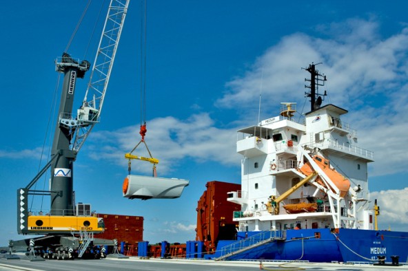 liebherr-lhm-mobile-harbour-crane-general-cargo-heavy-lift-wind-energy-nports-germany