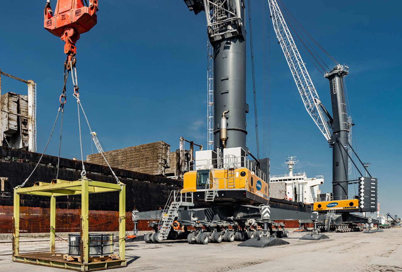 liebherr-lhm-550-mobile-harbour-crane-container-handling-3