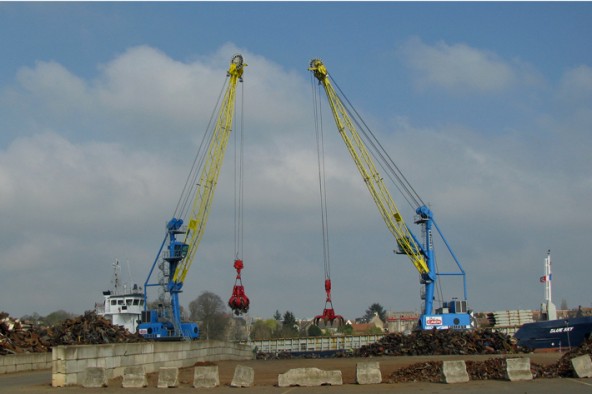 liebherr-lhm-180-mobile-harbour-cranes-scrap-handling-caen-france