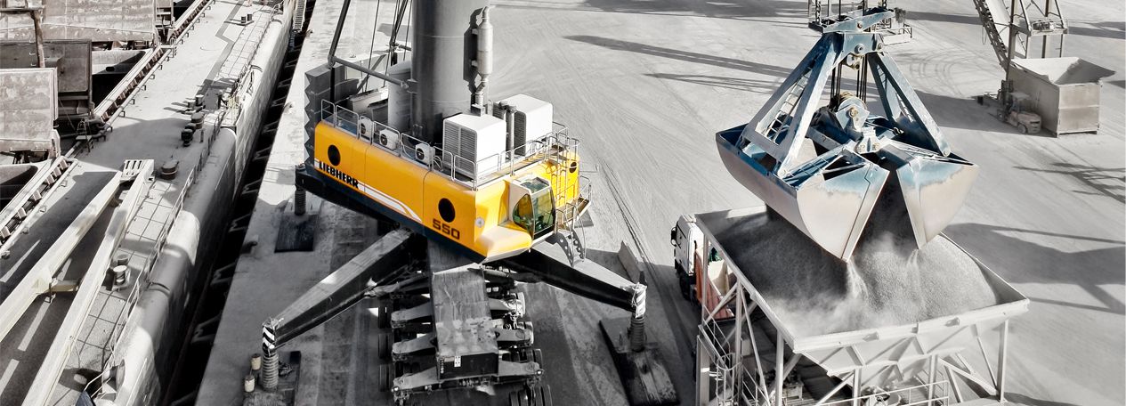 liebherr-lhm-550-mobile-harbour-crane-bulk-handling-pactronic-agam-kuwait-2-stage-large