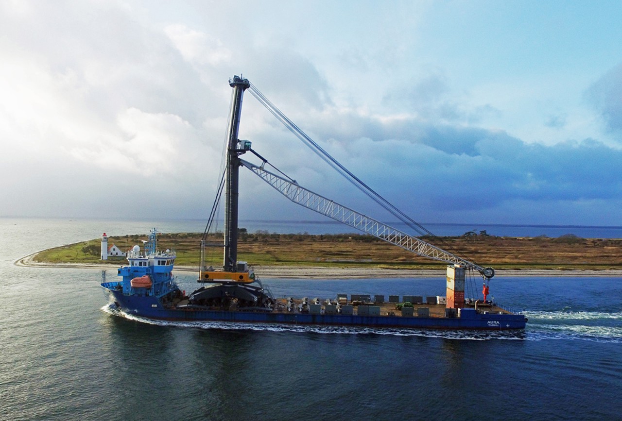 liebherr-lhm-800-mobile-harbour-crane-heavy-lift-transport-odense-denmark-europe-NL