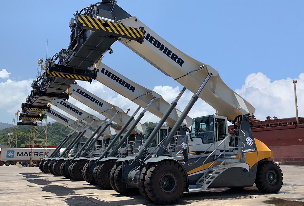 liebherr-lrs-545-reachstacker-container-handling-guatemala-south-america-NL