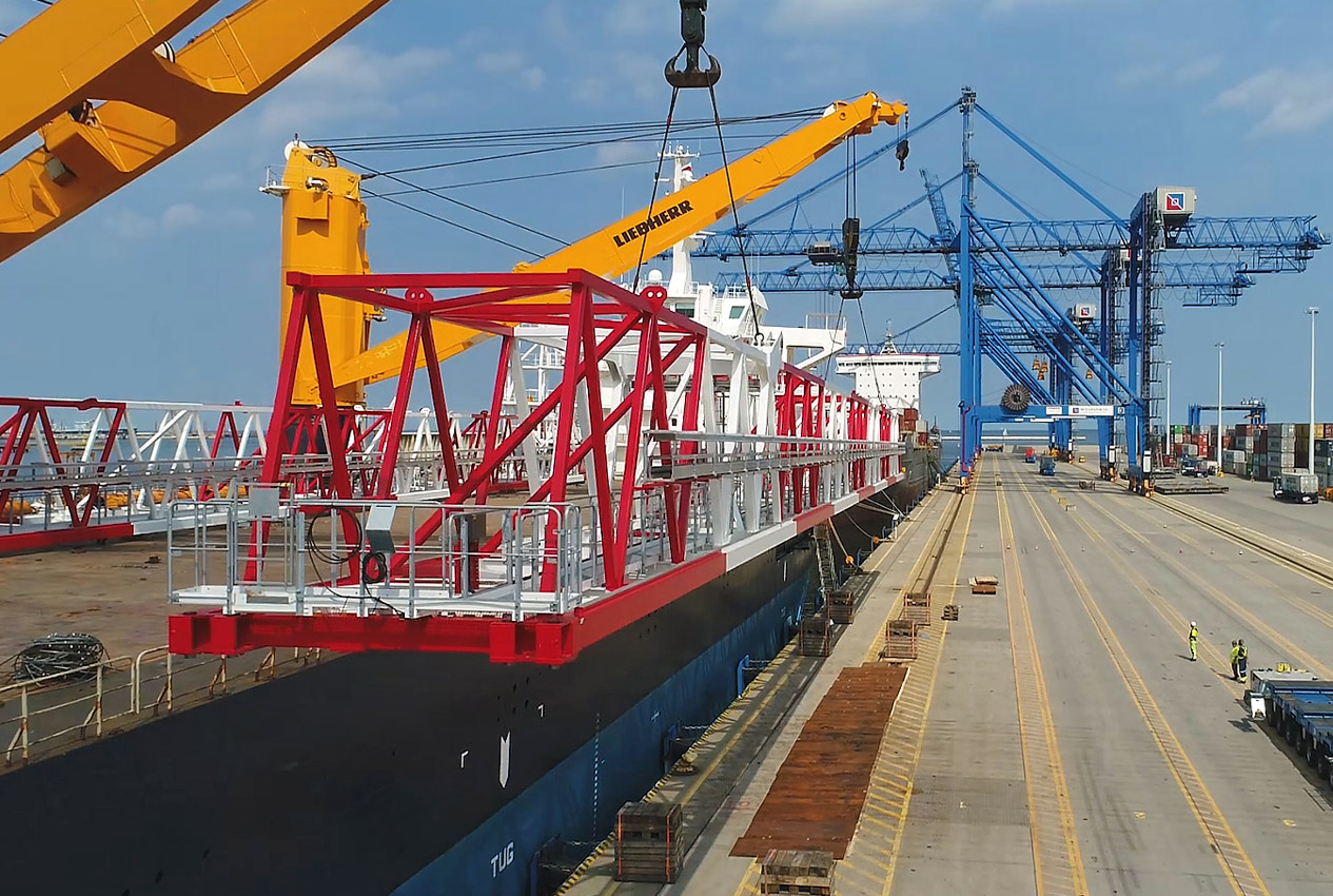 liebherr-container-cranes-gdansk-container-terminal-poland-europe-NL