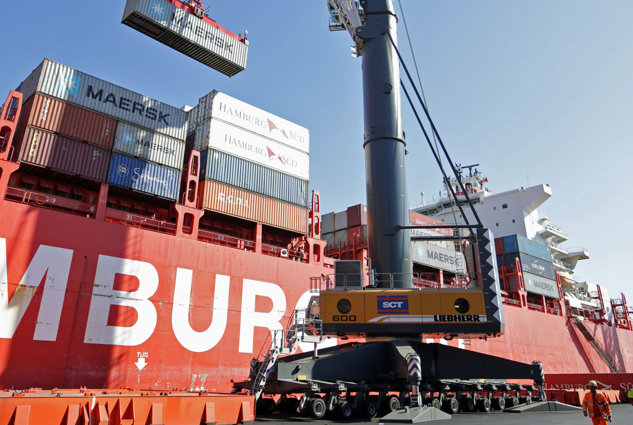 liebherr-lhm-600-mobile-harbour-crane-container-handling-sct-salerno-italy-europe-NL