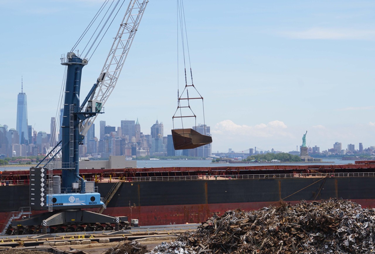 liebherr-lhm-600-mobile-harbour-crane-barge-usa-north-america-NL-2