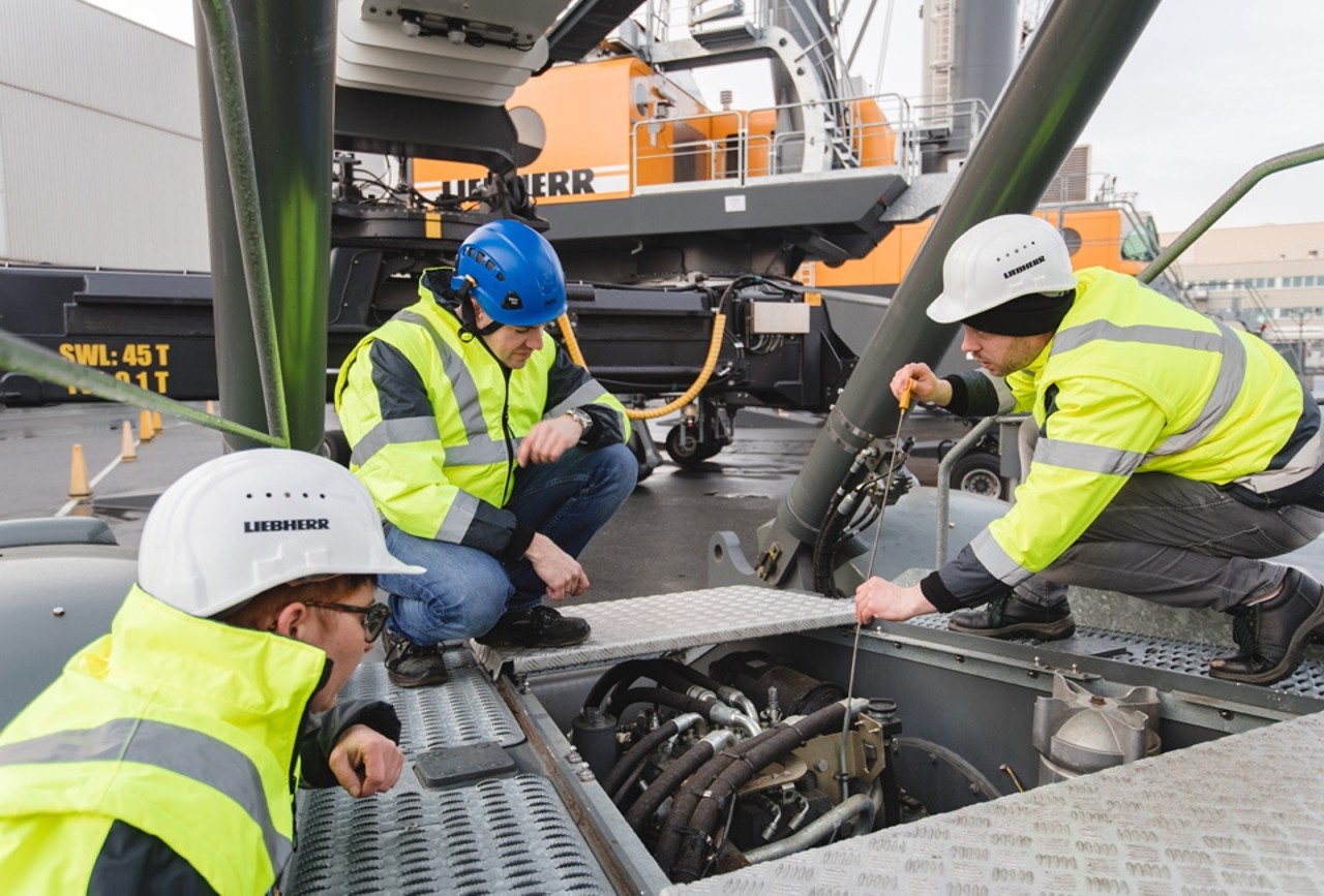 liebherr-maritime-training-centre-customer-maintenance