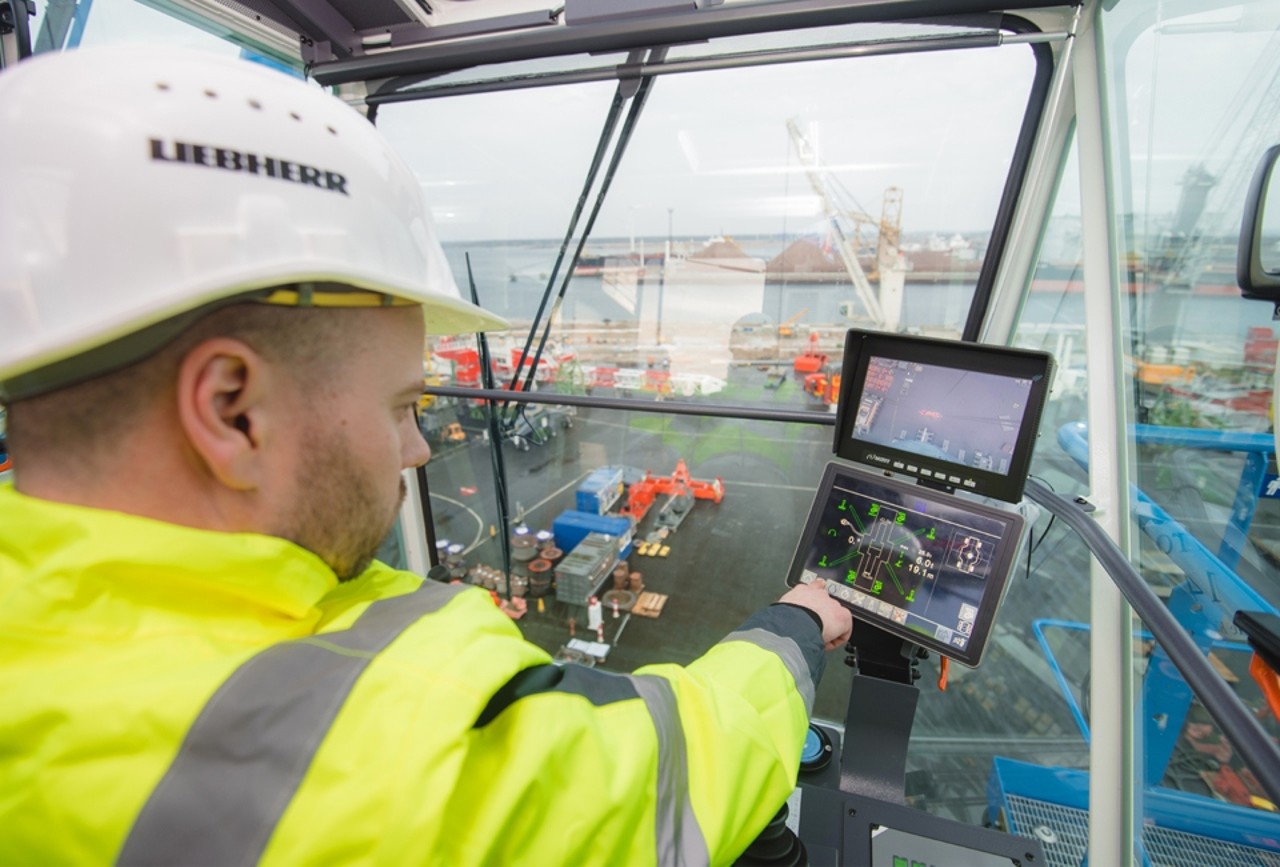 liebherr-maritime-training-centre-operator-training