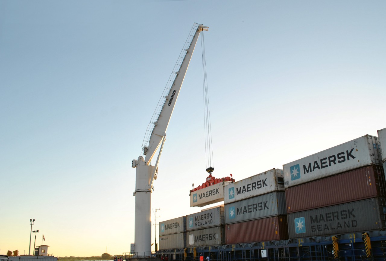 liebherr-sc-fcc-280-fixed-cargo-crane-container-handling-argentina-NL-2