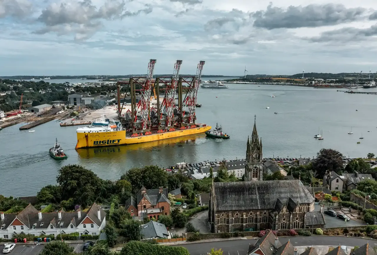 liebherr-sts-leaving-cobh-ireland