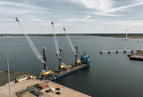 The two LHM 420 and one LHM 550 join a fleet that will be operating at three different Noatum terminals in Spain (f.l.t.r. Marco Gonzalez, Liebherr Sales Manager for Maritime Cranes at LIB; Juan Carlos Jiménez, Liebherr Divisional Manager for Maritime Cranes at LIB; Oscar Magdalena, Noatum Terminal Manager in Castellon Port; David Jiménez, Noatum Maintenance Manager in Castellon Port).