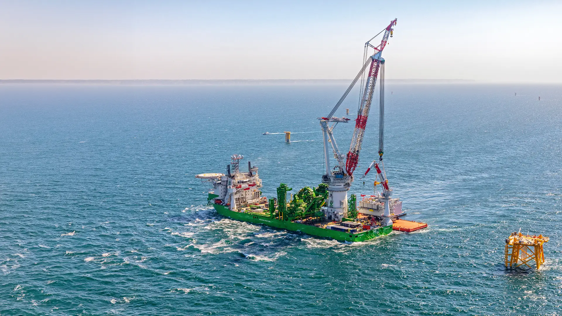 liebherr-offshore-cranes-hlc-deme-group-orion