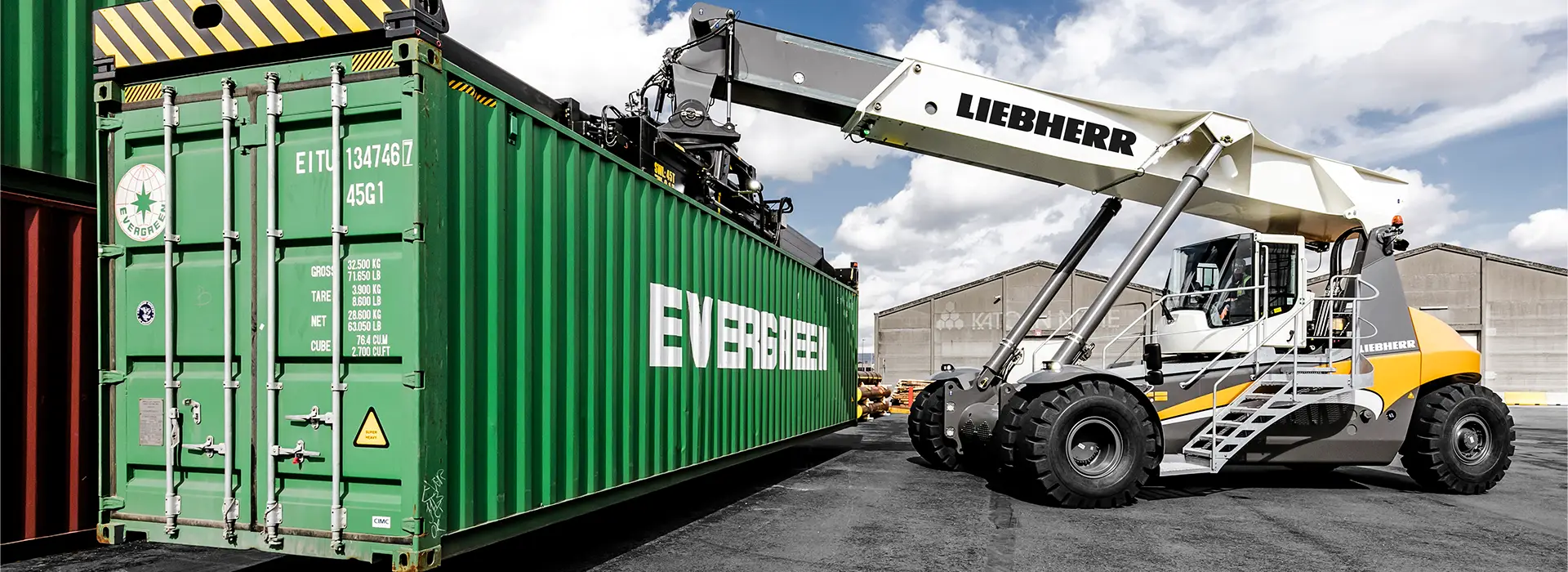 Reachstacker series | Liebherr