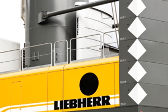 liebherr-lhm-550-mobile-harbour-crane-slewing-platform-pactronic-2-teaser