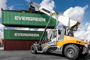 liebherr-reachstacker-harbour-port-container-stacking-stapeln