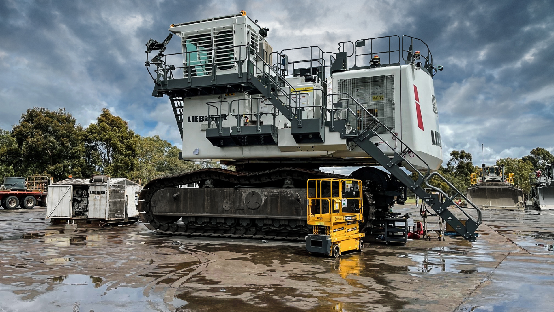 Liebherr R 9400 repower: Pioneering electric excavator in Australia ...