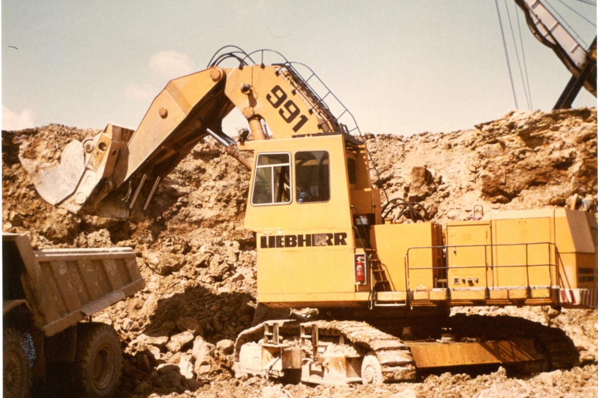 gb3-electric-excavators-image1-1265x843px